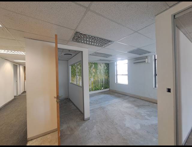 413M² OFFICE TO LET IN CRAIGHALL